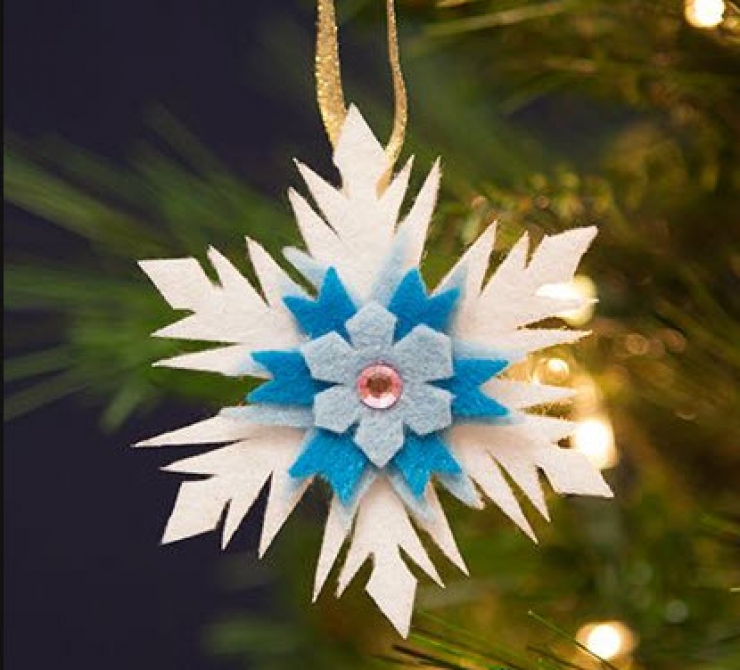 Illustration de l'article : Faites plaisir aux enfants avec ces 16 bricolages autour d'Elsa, La Reine Des Neiges&hellip; 