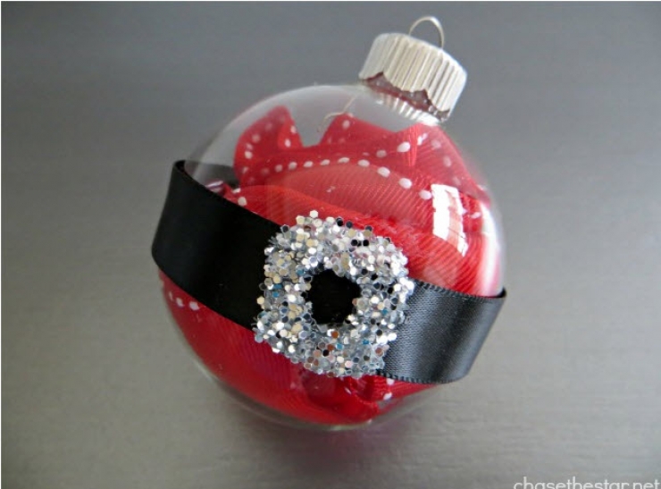 33 incroyables idées pour décorer des boules de Noël en verre… Des