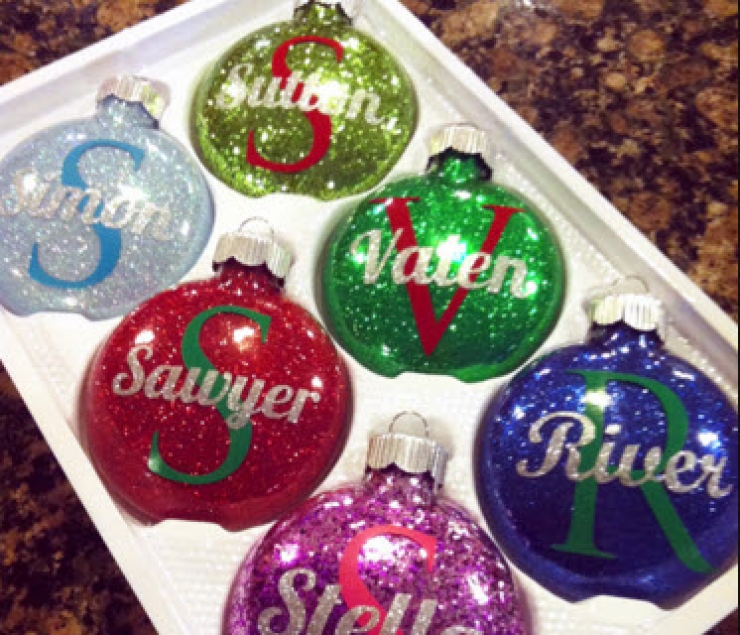 Illustration de l'article : 33 incroyables idées pour décorer des boules de Noël en verre… Des créations de génie !