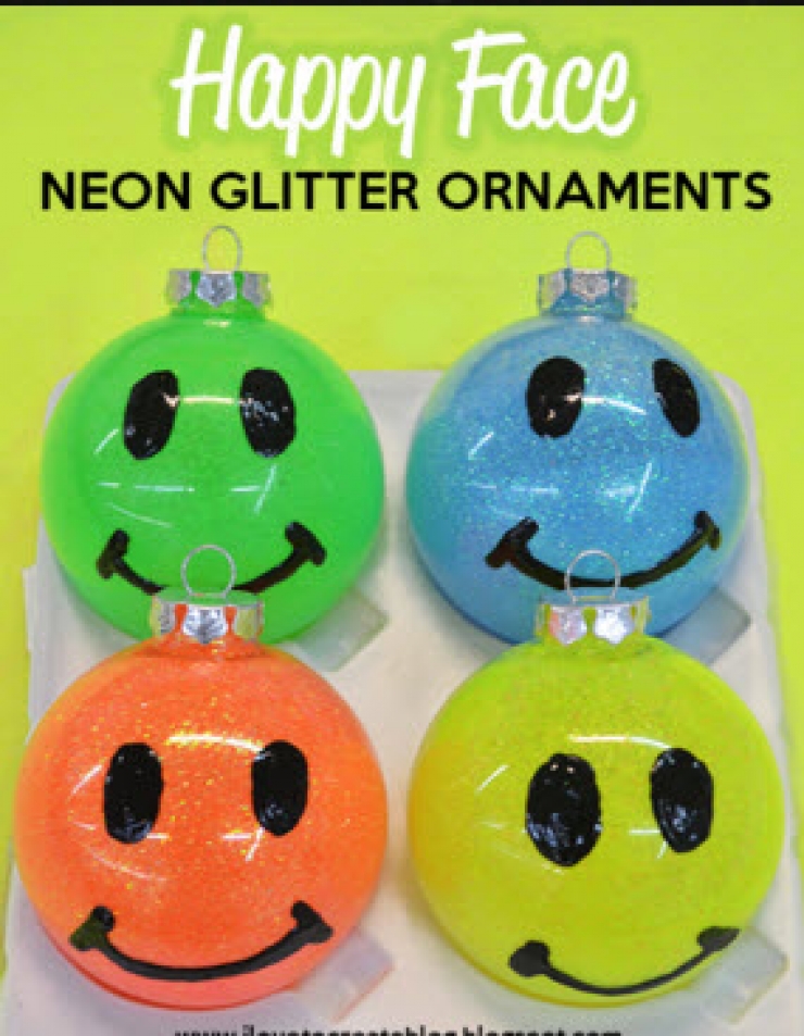 Illustration de l'article : 33 incroyables idées pour décorer des boules de Noël en verre… Des créations de génie !