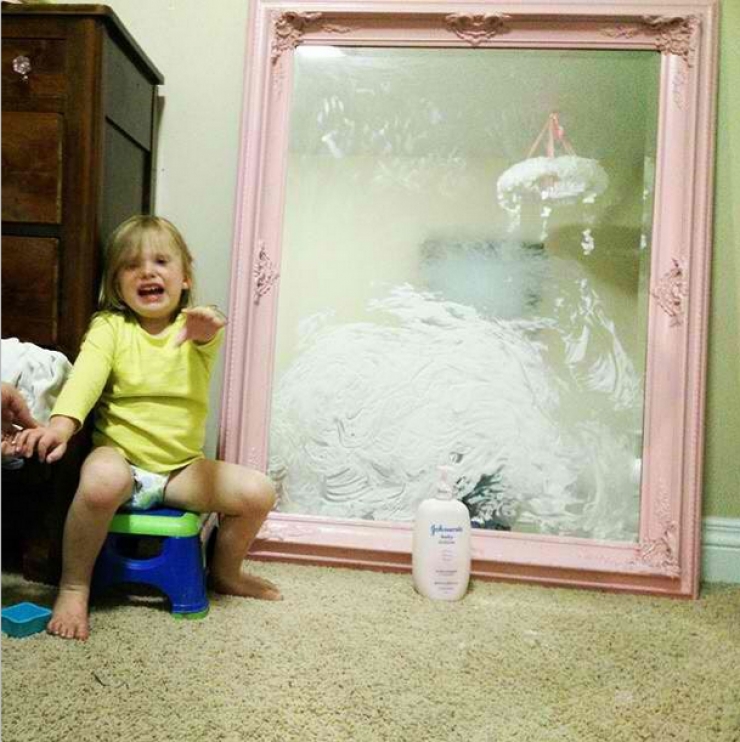 Illustration de l'article : 15 photos qui prouvent qu'il ne faut jamais laisser un enfant seul