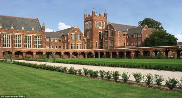 Illustration de l'article : L'un des lieux de tournage de Harry Potter est d&eacute;sormais propos&eacute; &agrave; la vente. Avis aux (fortun&eacute;s) amateurs !