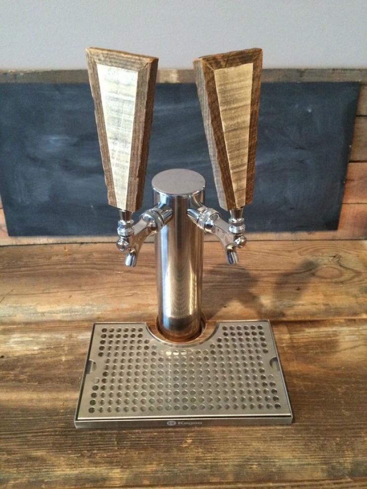 Illustration de l'article : Ce couple récupère un vieux congélateur et sa transformation devrait vous donner l'eau à la bouche... Surtout s'il vous arrive de boire une bonne bière !