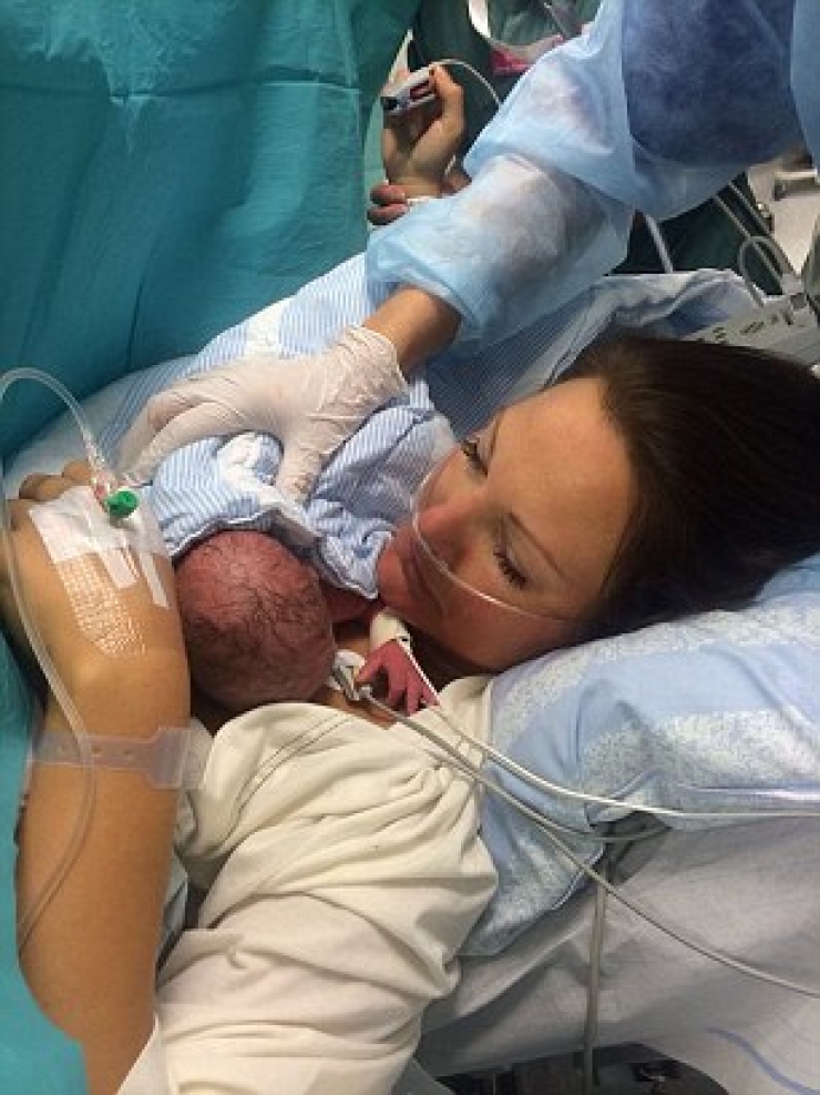 Illustration de l'article : Née sans utérus et sans vagin, cette femme vient pourtant de donner la vie à 36 ans ! La médecine est étonnante...