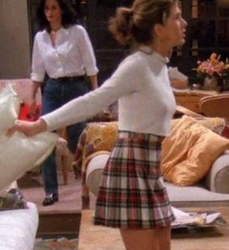 Illustration de l'article : 8  v&ecirc;tements et accessoires des ann&eacute;es 90 qui vont vous faire r&ecirc;ver