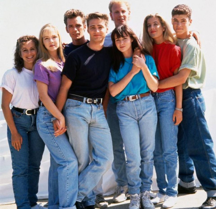 Illustration de l'article : 8  v&ecirc;tements et accessoires des ann&eacute;es 90 qui vont vous faire r&ecirc;ver