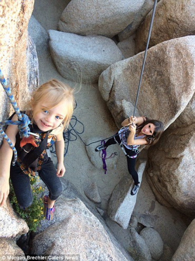 Illustration de l'article : Elle prend sa fille de 3 ans sur le dos et part à l'aventure... Des clichés à couper le souffle !