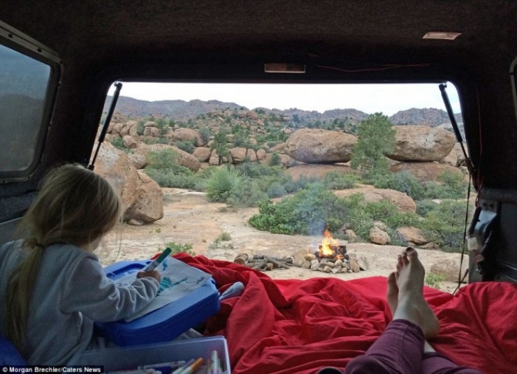 Illustration de l'article : Elle prend sa fille de 3 ans sur le dos et part à l'aventure... Des clichés à couper le souffle !