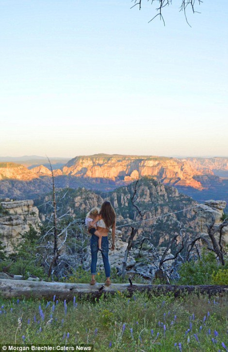 Illustration de l'article : Elle prend sa fille de 3 ans sur le dos et part à l'aventure... Des clichés à couper le souffle !