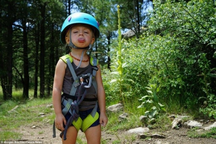 Illustration de l'article : Elle prend sa fille de 3 ans sur le dos et part à l'aventure... Des clichés à couper le souffle !