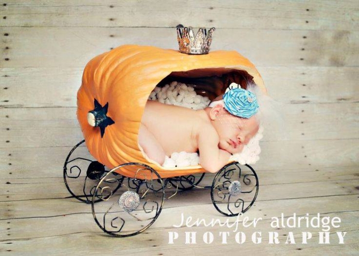 Illustration de l'article : Envie de marquer l'automne à travers une jolie séance photo avec votre bébé ? Cette série devrait vous donner des idées !