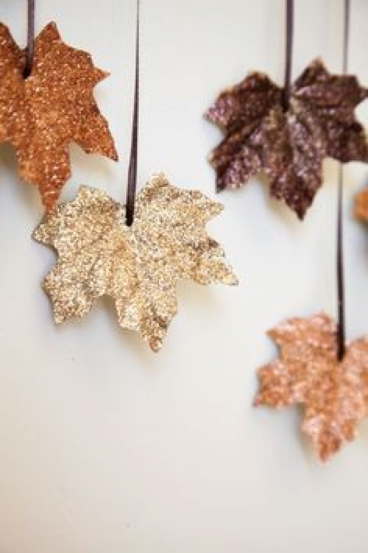 Illustration de l'article : Vous n'imaginez pas tout ce que vous pouvez faire avec des feuilles... Voici 40 idées de bricolages !