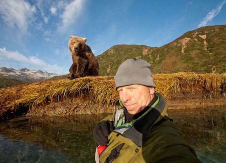 Illustration de l'article : Ces 14 personnes auraient dû réfléchir avant de faire leurs selfies