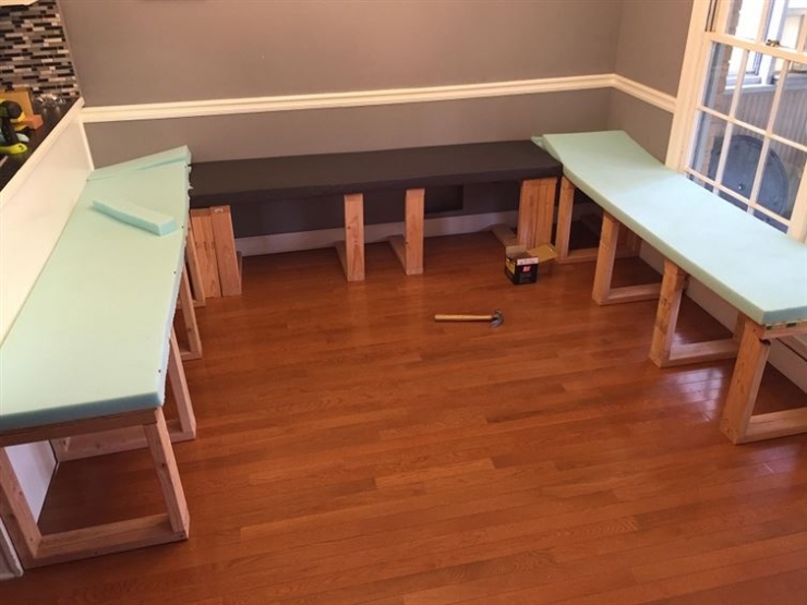 Illustration de l'article : Il lui a suffi d'utiliser des matériaux simples pour transformer complètement sa salle à manger.. Attendez de voir le résultat !