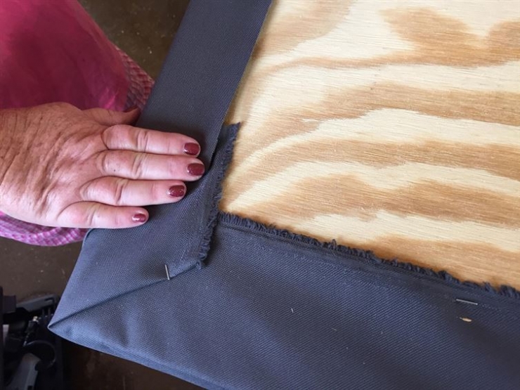 Illustration de l'article : Il lui a suffi d'utiliser des matériaux simples pour transformer complètement sa salle à manger.. Attendez de voir le résultat !