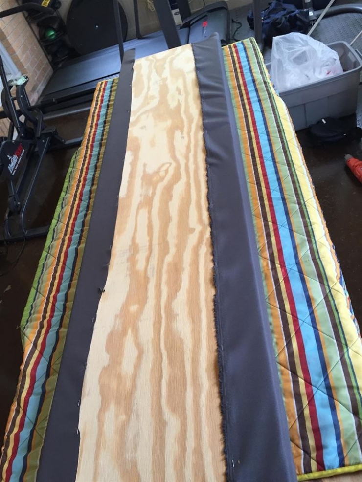 Illustration de l'article : Il lui a suffi d'utiliser des matériaux simples pour transformer complètement sa salle à manger.. Attendez de voir le résultat !