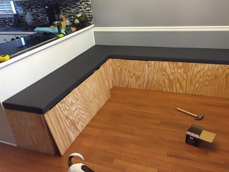 Illustration de l'article : Il lui a suffi d'utiliser des matériaux simples pour transformer complètement sa salle à manger.. Attendez de voir le résultat !