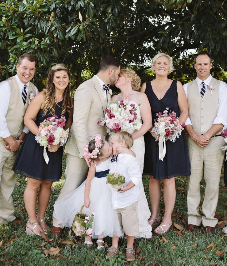 Illustration de l'article : Cette photo de mariage a fait rire des millions de personnes &agrave; travers le monde, et on comprend quand on voit les enfants...