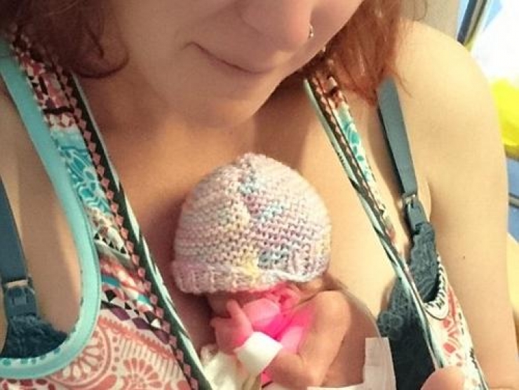 Illustration de l'article : Aussi incroyable que cela puisse paraitre, ce b&eacute;b&eacute; a &eacute;t&eacute; sauv&eacute; in extremis gr&acirc;ce &agrave; un sac en plastique...