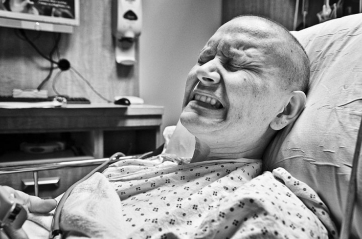 Illustration de l'article : Ce mari tient a sensibiliser le web en immortalisant les ravages du cancer sur sa femme... 