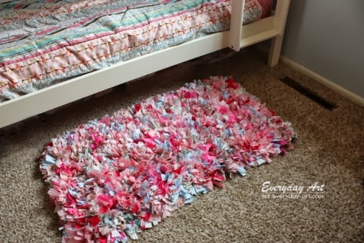 Illustration de l'article : Un tapis pour la chambre d'un enfant, réalisé à partir de récupération...