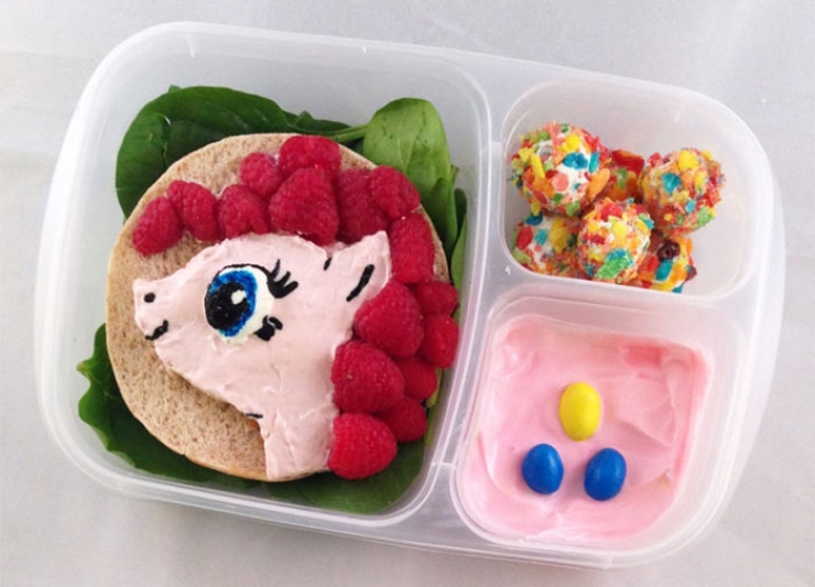 Illustration de l'article : Tous les matins, ce papa prend le temps de préparer d'amusants et savoureux repas pour ses enfants (14 photos)