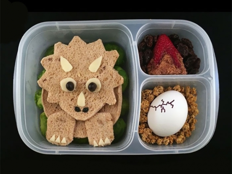 Illustration de l'article : Tous les matins, ce papa prend le temps de préparer d'amusants et savoureux repas pour ses enfants (14 photos)