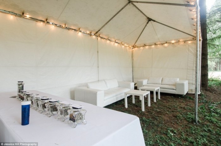 Illustration de l'article : Ils remplacent le champagne par du cannabis lors de leur mariage... Les invités adorent !