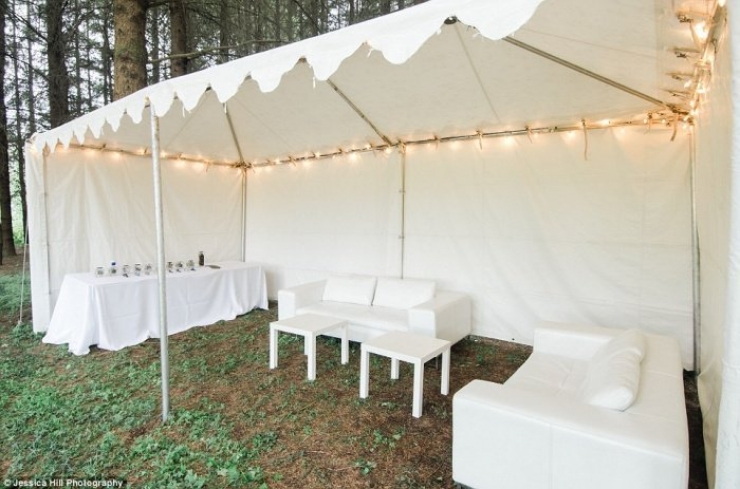 Illustration de l'article : Ils remplacent le champagne par du cannabis lors de leur mariage... Les invités adorent !
