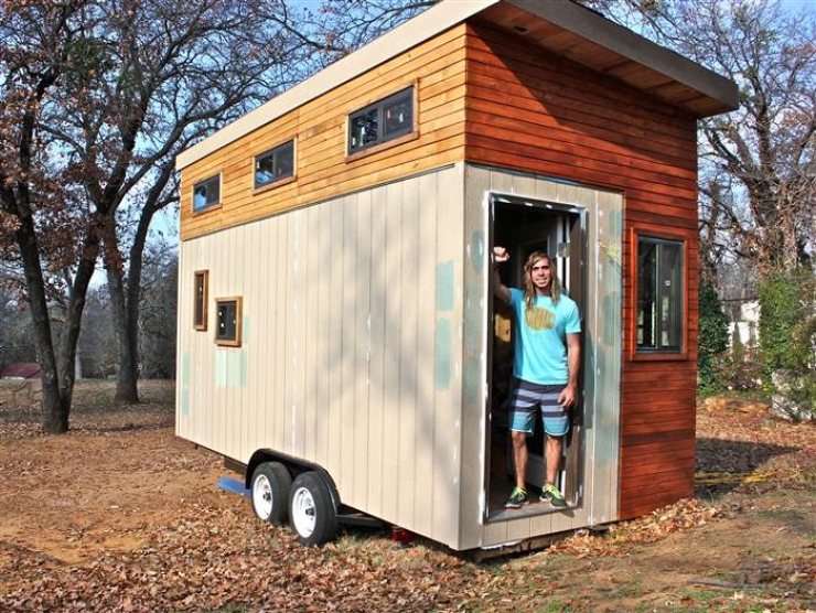 Illustration de l'article : Pour réduire ses dettes il se construit une mini maison. Le travail est excellent ! 