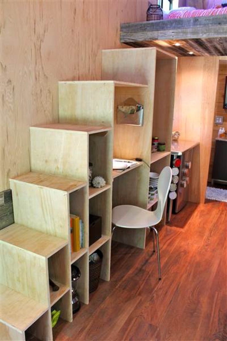 Illustration de l'article : Pour réduire ses dettes il se construit une mini maison. Le travail est excellent ! 