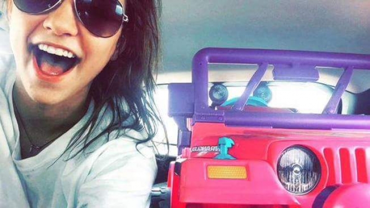 Illustration de l'article : On lui retire son permis de conduire et elle se trouve un moyen de transport spécial pour aller aux cours...