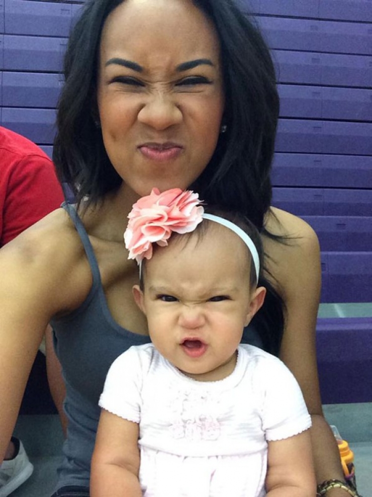 Illustration de l'article : Quand des mamans posent avec leurs filles, ça donne des clichés plein d'humour ! Cela pourrait vous donner des idées...