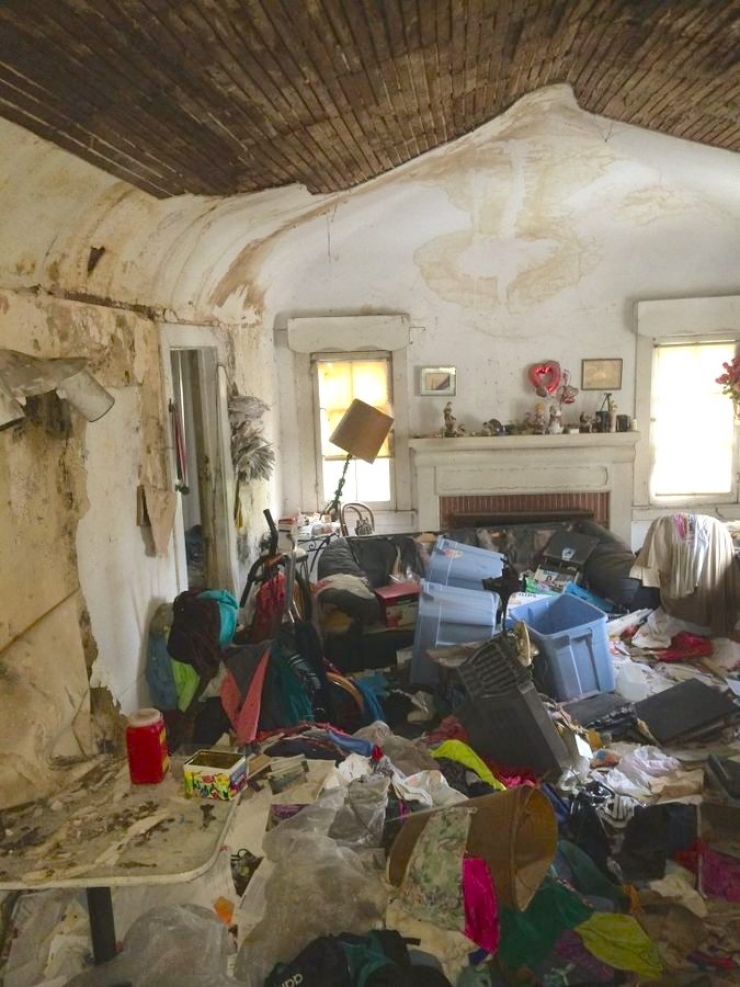 Illustration de l'article : Ils récupèrent et transforment une maison qui tombe totalement en ruine ! Un résultat à peine croyable...