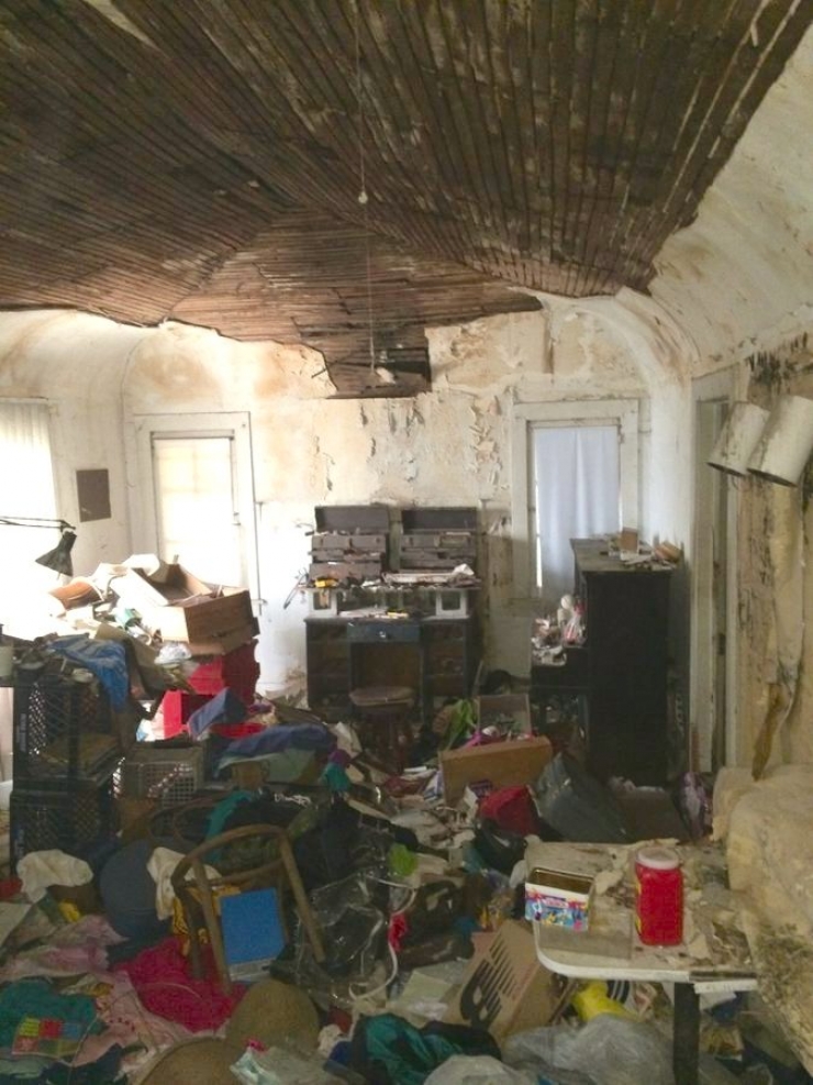 Illustration de l'article : Ils récupèrent et transforment une maison qui tombe totalement en ruine ! Un résultat à peine croyable...