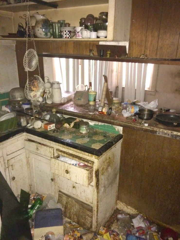 Illustration de l'article : Ils récupèrent et transforment une maison qui tombe totalement en ruine ! Un résultat à peine croyable...
