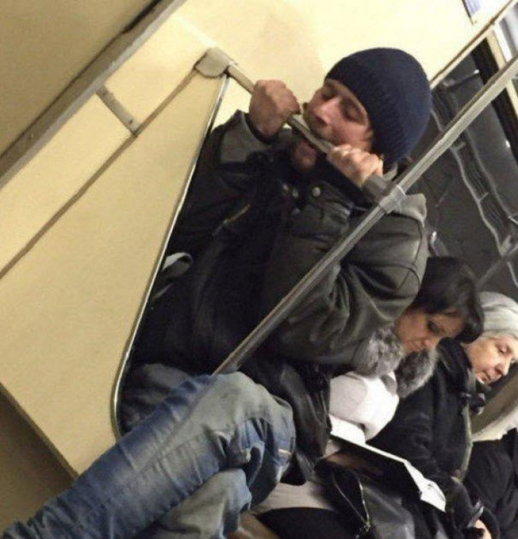 Illustration de l'article : Ces "belles" rencontres que l'on peut faire dans les transports en commun (20 photos)