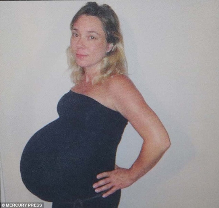 Illustration de l'article : Un médecin lui conseille d'avorter de ses foetus mais elle refuse ! Voilà ce qu'il s'est produit...