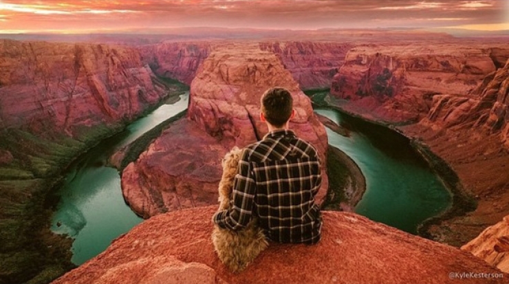 Illustration de l'article : Qui a dit que les chiens n'aimaient pas le Camping ? Ces 28 photos prouvent tout le contraire :)