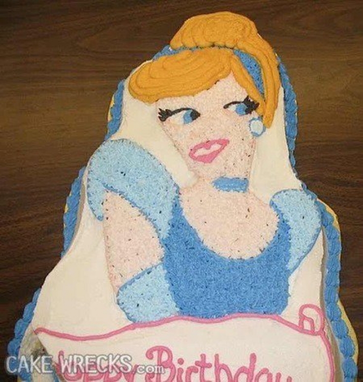 Illustration de l'article : 15 gâteaux Disney qui sont complètement à côté de la plaque ! Il y a les idées de génies et puis... Il y a les autres...