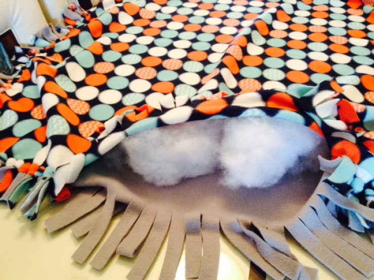 Illustration de l'article : Un coussin de sol pour bébé à fabriquer facilement, sans avoir à faire de couture...
