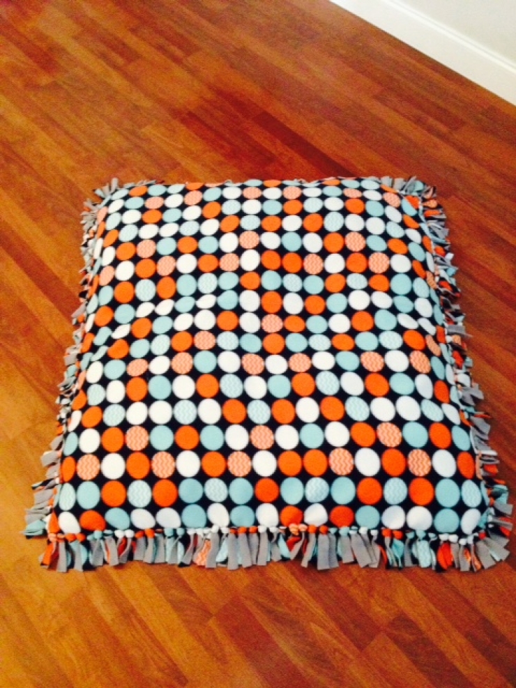 Illustration de l'article : Un coussin de sol pour bébé à fabriquer facilement, sans avoir à faire de couture...