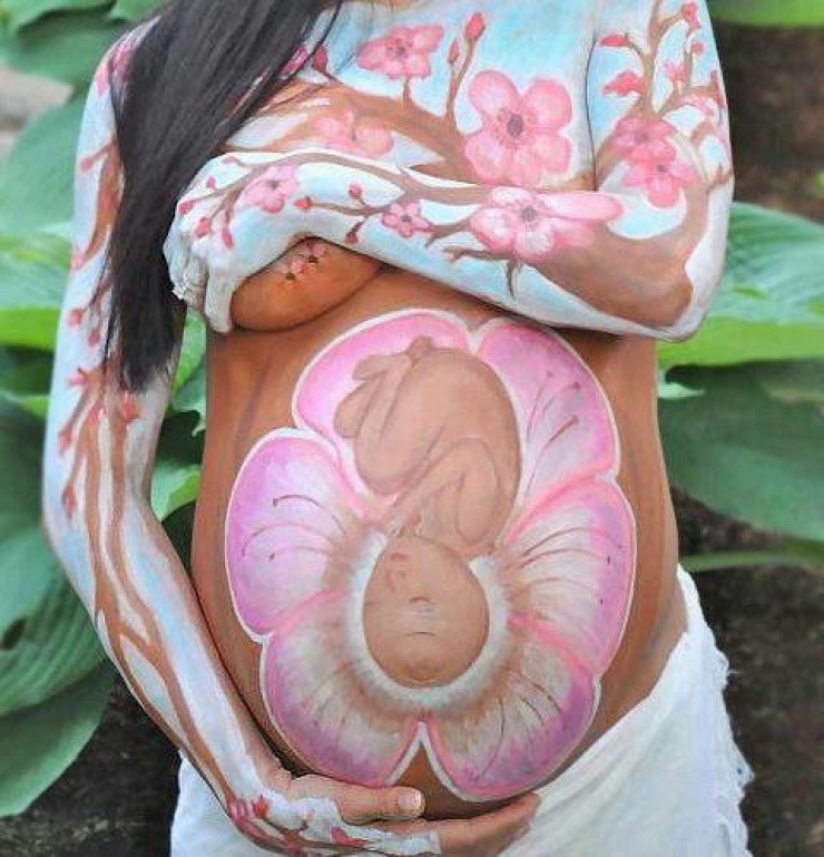 Illustration de l'article : Elles sont enceintes et se familiarisent avec le Belly Painting pour mettre leurs ventres en avant... C'est magnifique !