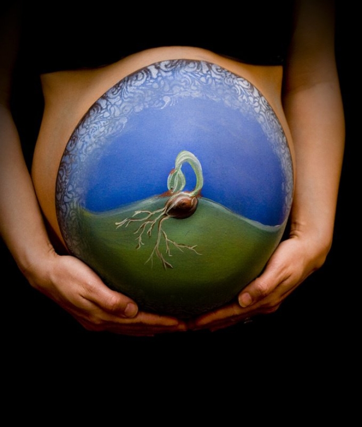 Illustration de l'article : Elles sont enceintes et se familiarisent avec le Belly Painting pour mettre leurs ventres en avant... C'est magnifique !