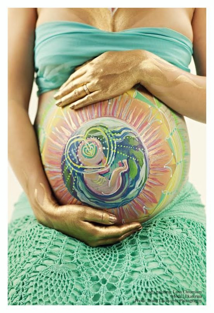 Illustration de l'article : Elles sont enceintes et se familiarisent avec le Belly Painting pour mettre leurs ventres en avant... C'est magnifique !