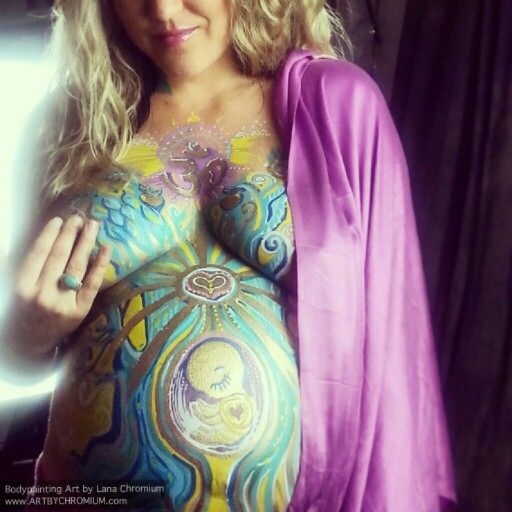 Illustration de l'article : Elles sont enceintes et se familiarisent avec le Belly Painting pour mettre leurs ventres en avant... C'est magnifique !