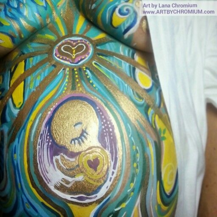 Illustration de l'article : Elles sont enceintes et se familiarisent avec le Belly Painting pour mettre leurs ventres en avant... C'est magnifique !