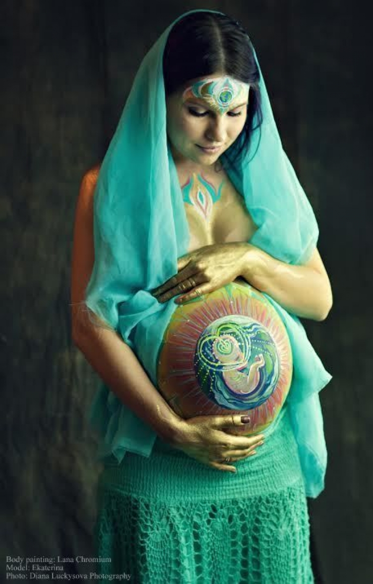 Illustration de l'article : Elles sont enceintes et se familiarisent avec le Belly Painting pour mettre leurs ventres en avant... C'est magnifique !