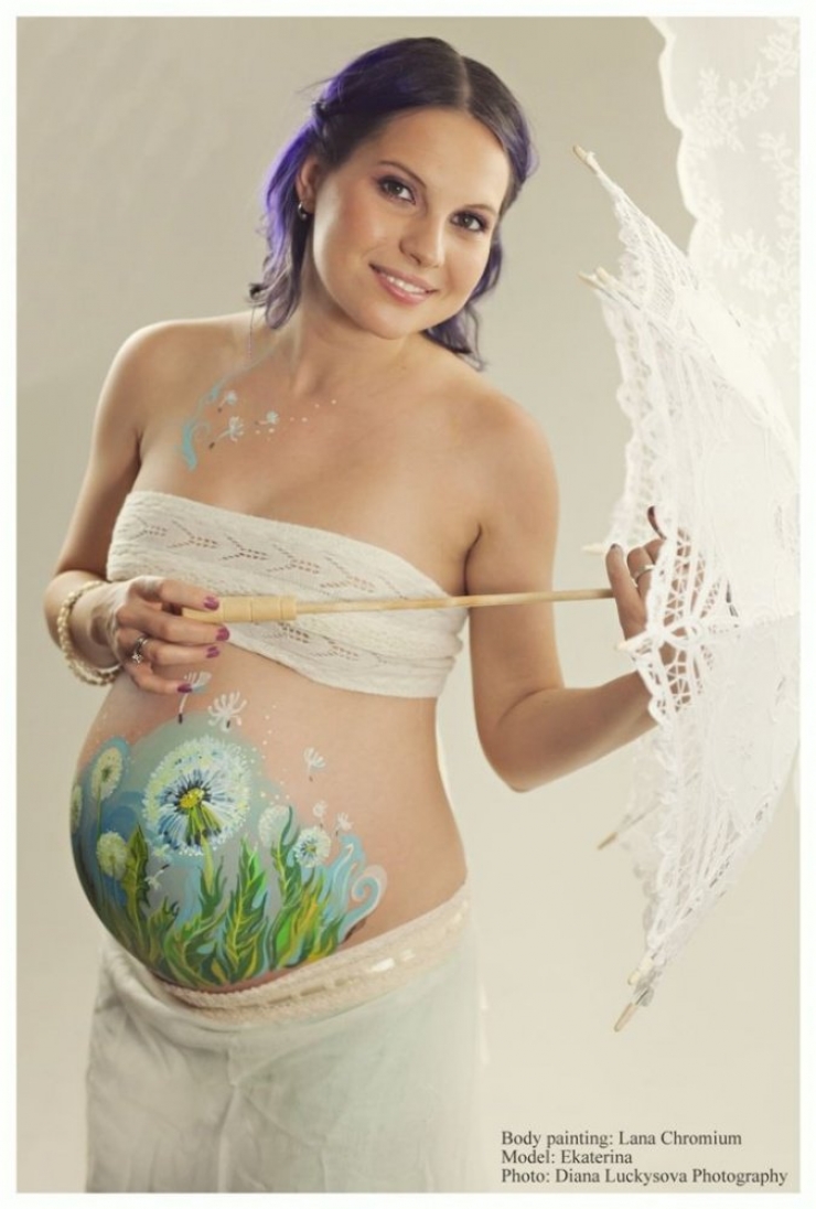 Illustration de l'article : Elles sont enceintes et se familiarisent avec le Belly Painting pour mettre leurs ventres en avant... C'est magnifique !