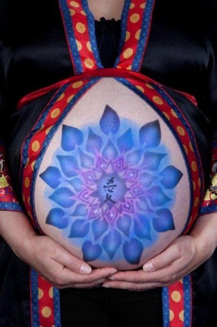 Illustration de l'article : Elles sont enceintes et se familiarisent avec le Belly Painting pour mettre leurs ventres en avant... C'est magnifique !